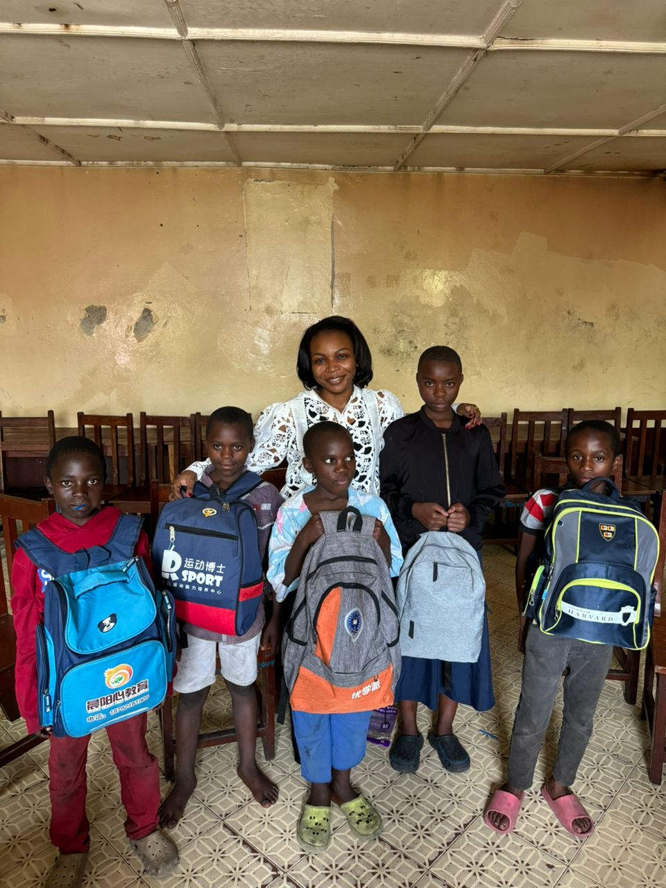 Les enfants se préparent pour l'école